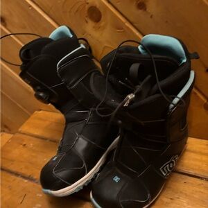 DC Black Snowboard Boots